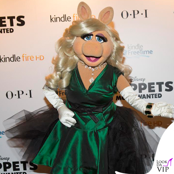 Muppets Most Wanted Miss Piggy abito Vivienne Westwood