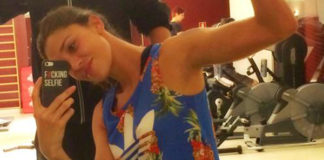Belen Rodriguez canotta Adidas Originals FARM Frutaflor cover Fucking Selfie