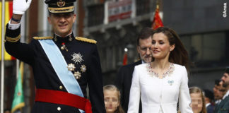 Incoronazione Re Felipe VI di Spagna Letizia Ortiz abito Felipe Varela scarpe Magrit 4
