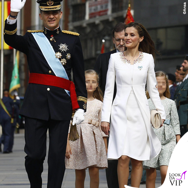 Incoronazione Re Felipe VI di Spagna Letizia Ortiz abito Felipe Varela scarpe Magrit 4
