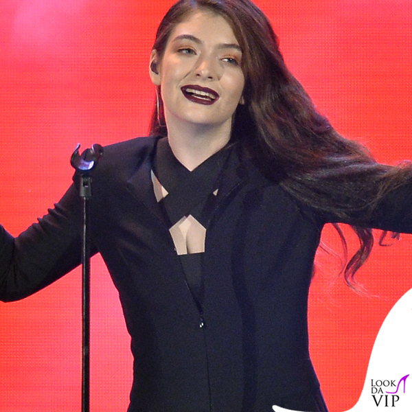Lorde Music Awards 2014 tuta Emporio Armani