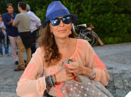 Daniela Santanchè borsa Cruciani cappello Borsalino occhiali Rayban