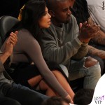 Kim Kardashian body Woldford gonna J.W.Anderson sandali Givenchy pantaloncini Spanx Kanye West 3