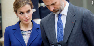 Regina di Spagna Letizia Ortiz visita Francia abito clutch Felipe Varela scarpe Magrit 2