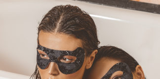 Cristina Buccino e Maria Teresa Buccino con la maschera black velvet diMCD Beauty Life