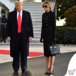 Melania Trump giacca Chanel scarpe Louboutin borsa Hermes