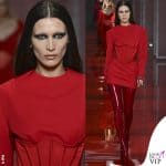 Bella Hadid MIlano Fashion week sfilata Versace sopracciglia decolorate