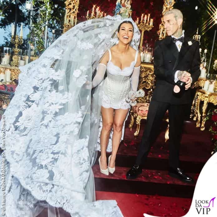 matrimonio Kravis Kourtney Kardashian Travis Barker abiti Dolce Gabbana 6