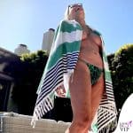 Sharon Stone topless bikini leopardato verde fouta righe verdi