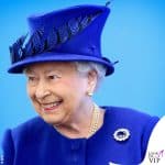 Queen Elizabeth 2016 spilla zaffiri ph Chris Jackson