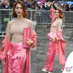 Miriam Leone in rosa alla sfilata Fendi a Parigi