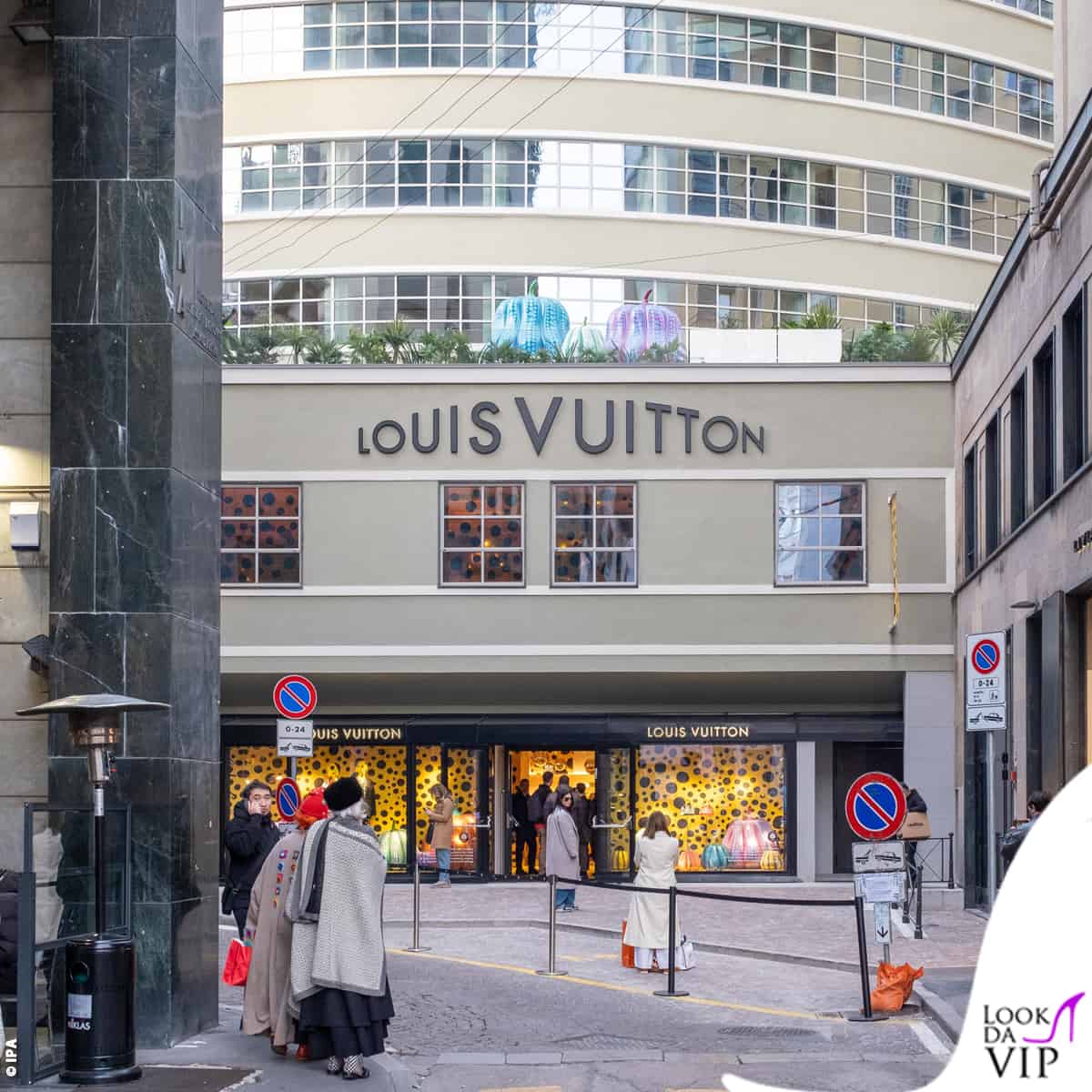 Louis Vuitton: arte, moda e pois nello store a Milano