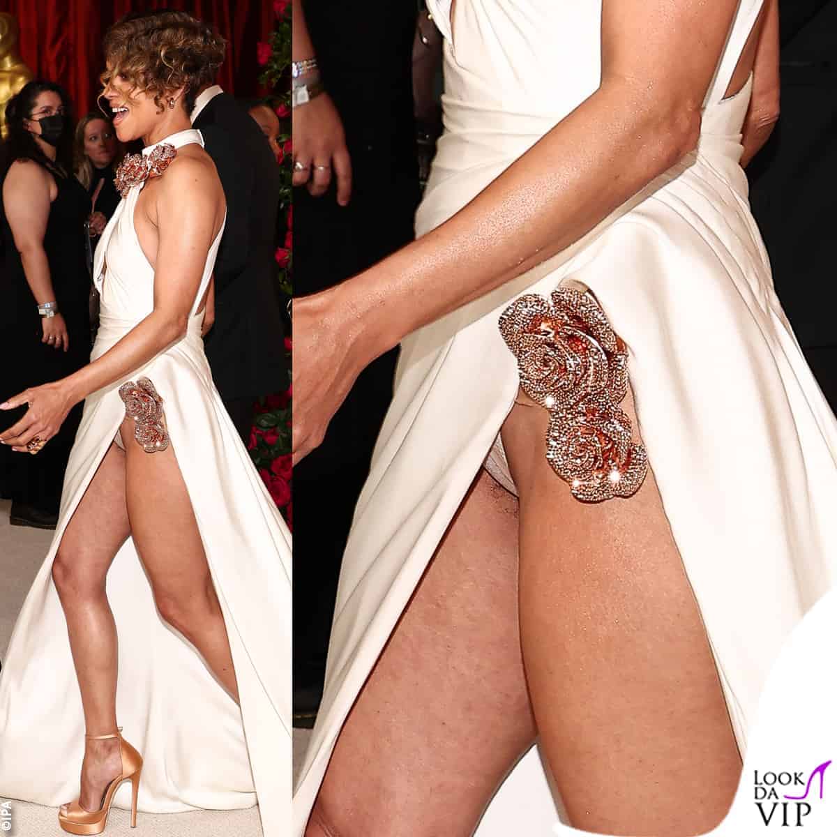 Halle berry wardrobe malfunction uncensored