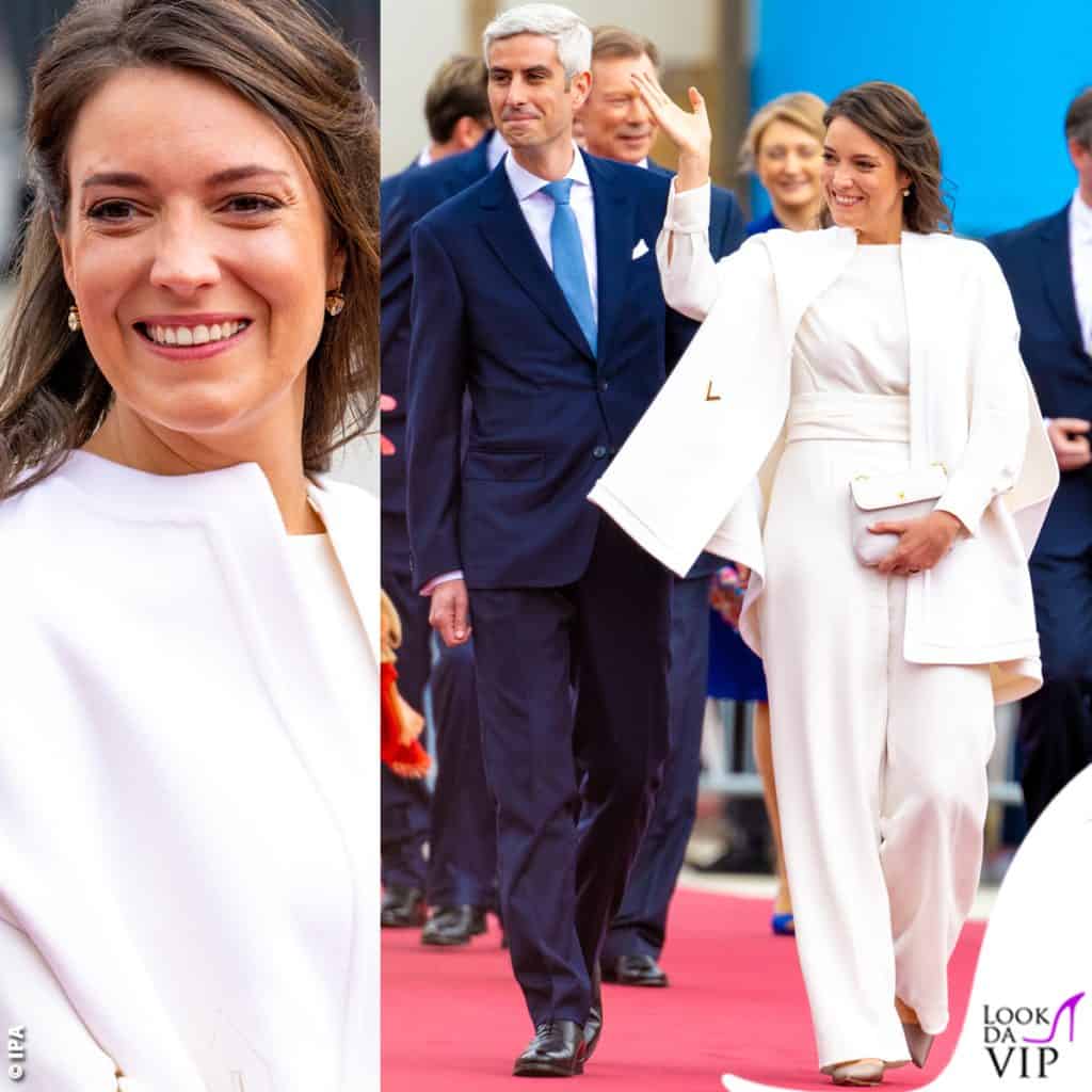Alexandra di Lussemburgo Nicolas Bagory matrimonio civile vestito da sposa cappa Valentino borsa Chanel orecchini diamanti