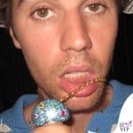 Justin Bieber mostra la collana con i funghetti di Alex Moss