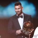 Lionel Messi in Louis Vuitton ritira il Pallone d'Oro