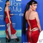 Katy Perry sul red carpet con il look fetish