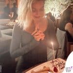 Gigi Hadid festeggia il compleanno con in look comodi ma sensuali
