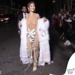 I look bollenti di Rita Ora al Met Gala