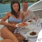 Elisabetta Canalis, vacanza in barca in bikini