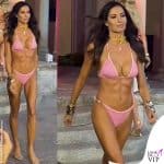 Elisabetta Gregoraci sfila in bikini per Genny